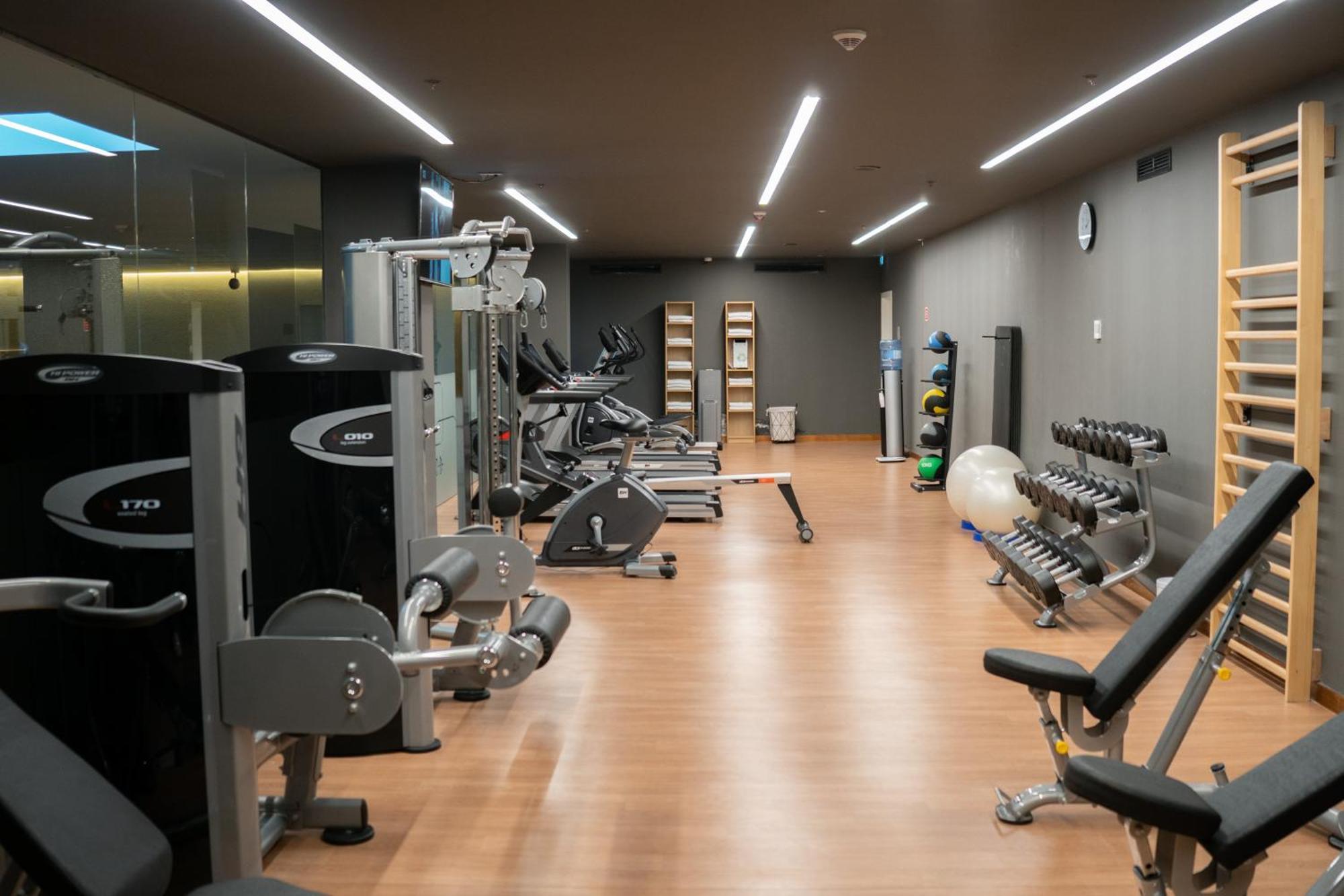 Boeira Garden Hotel Porto Gaia, Curio Collection By Hilton Vila Nova de Gaia Exterior foto A gym in Madrid, Spain