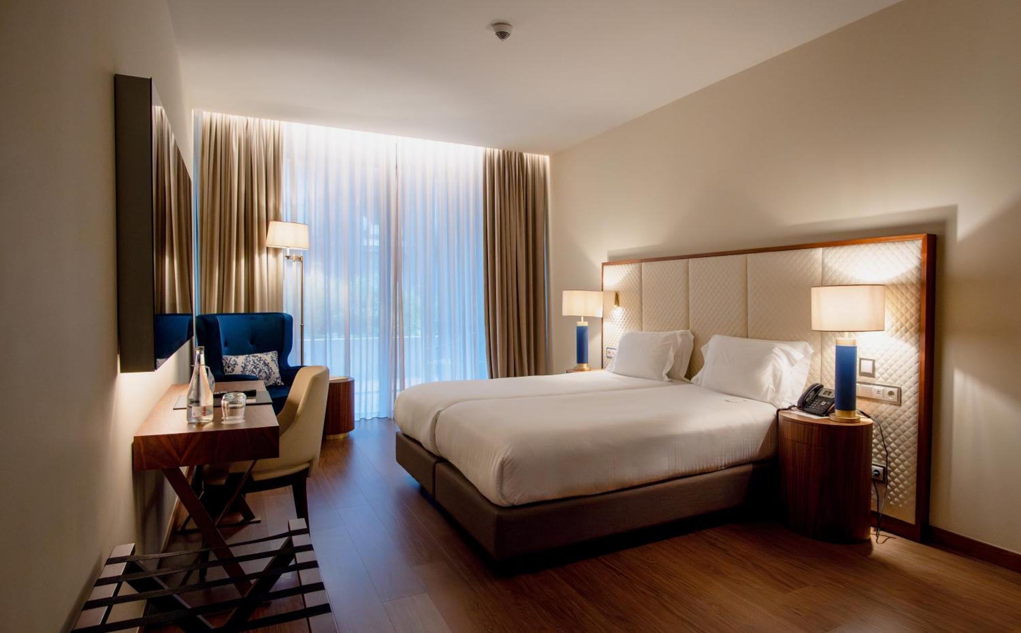 Boeira Garden Hotel Porto Gaia, Curio Collection By Hilton Vila Nova de Gaia Exterior foto A room at the hotel