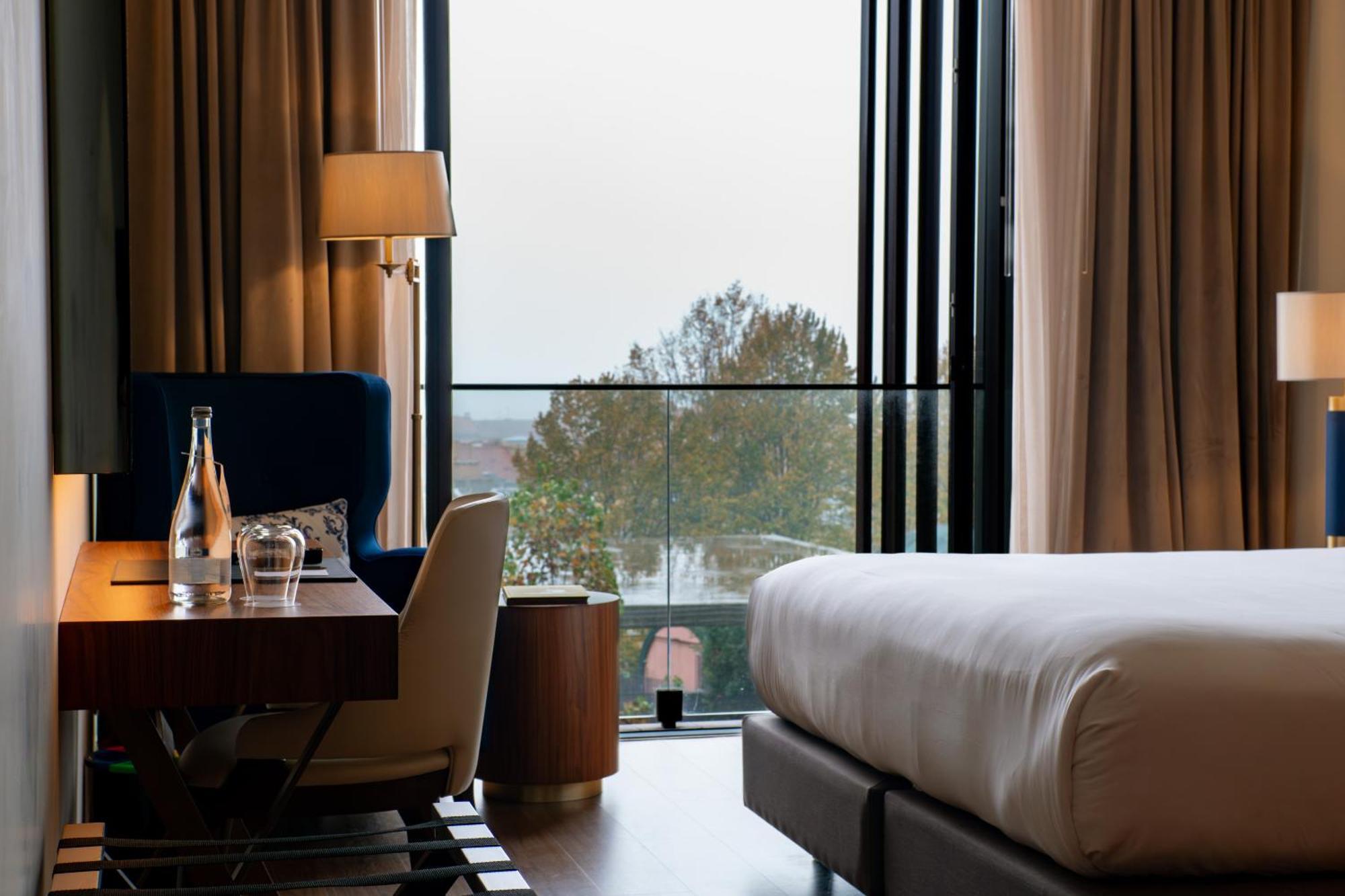 Boeira Garden Hotel Porto Gaia, Curio Collection By Hilton Vila Nova de Gaia Exterior foto A room at the hotel