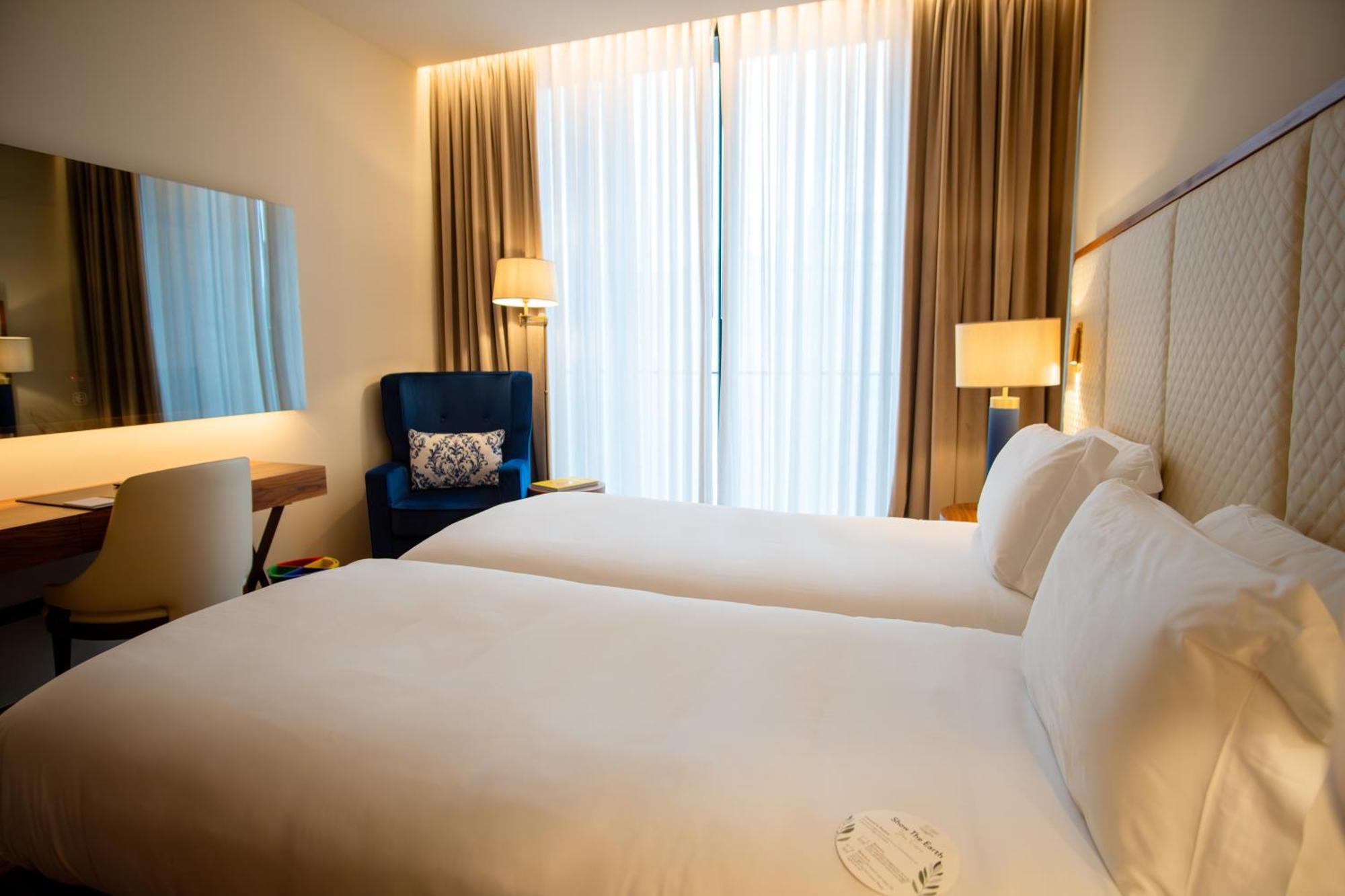 Boeira Garden Hotel Porto Gaia, Curio Collection By Hilton Vila Nova de Gaia Exterior foto A room at the hotel