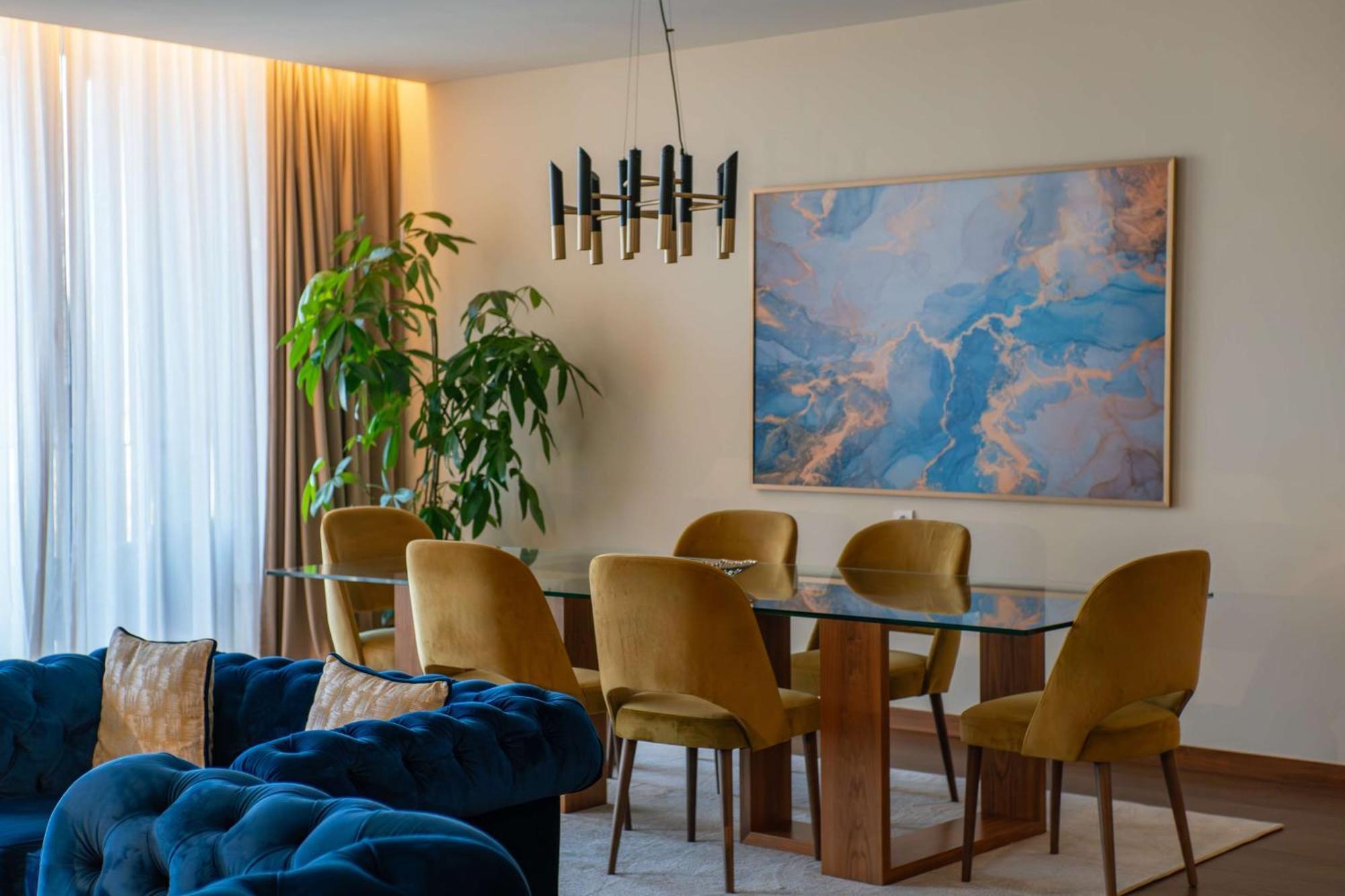 Boeira Garden Hotel Porto Gaia, Curio Collection By Hilton Vila Nova de Gaia Exterior foto Interior of a suite at the hotel