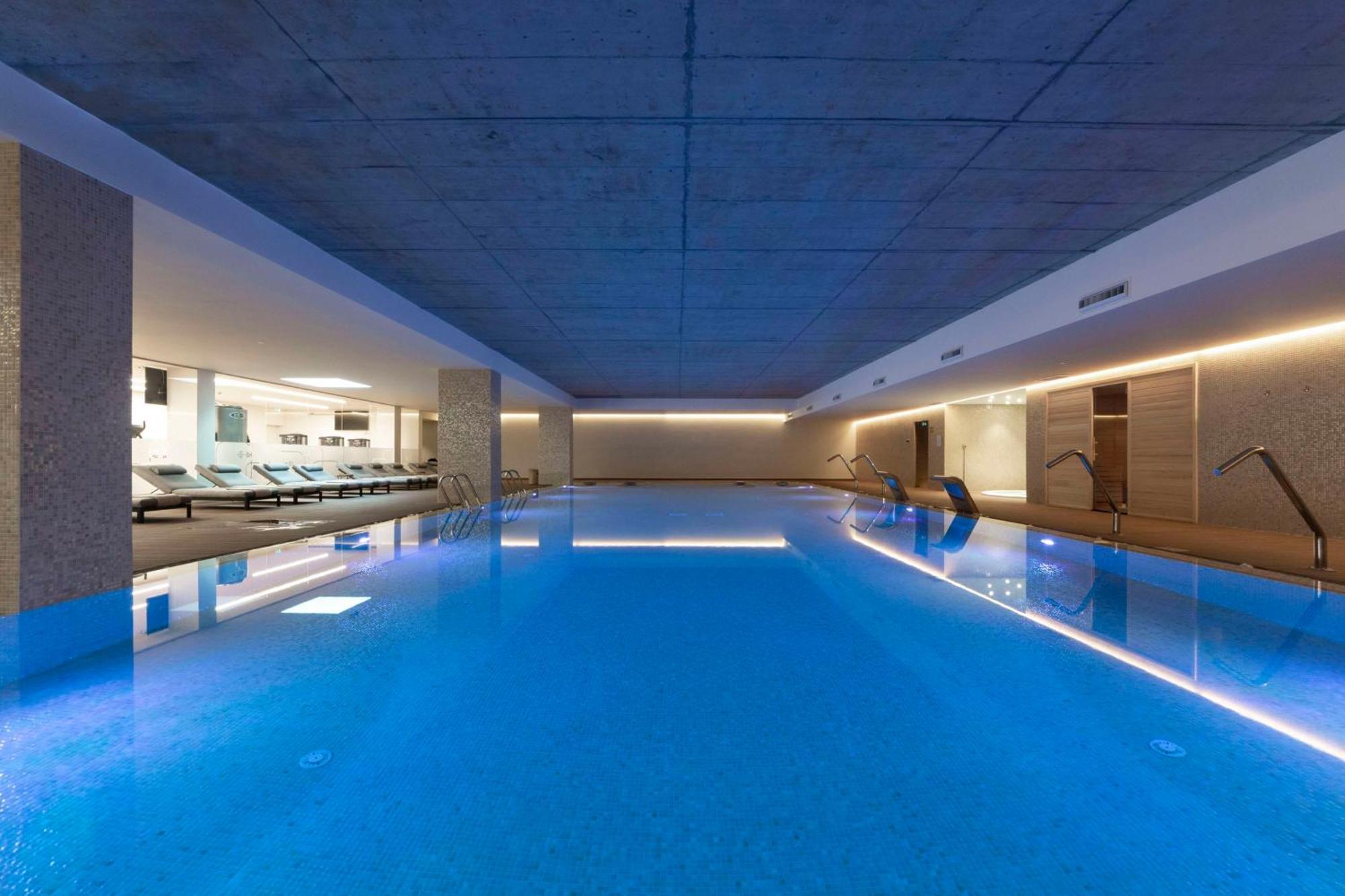 Boeira Garden Hotel Porto Gaia, Curio Collection By Hilton Vila Nova de Gaia Exterior foto The swimming pool at the hotel
