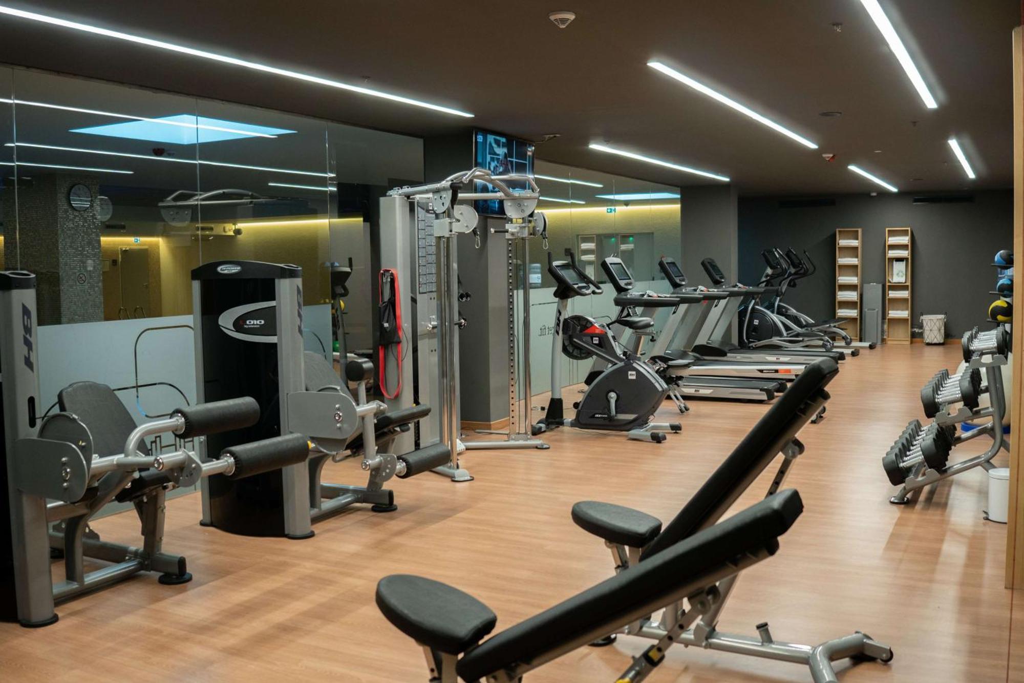 Boeira Garden Hotel Porto Gaia, Curio Collection By Hilton Vila Nova de Gaia Exterior foto A gym in Madrid, Spain